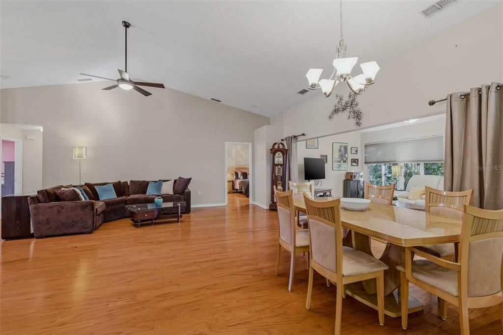 En Venta: $245,000 (2 camas, 2 baños, 1674 Pies cuadrados)