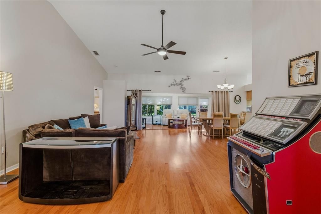 En Venta: $245,000 (2 camas, 2 baños, 1674 Pies cuadrados)