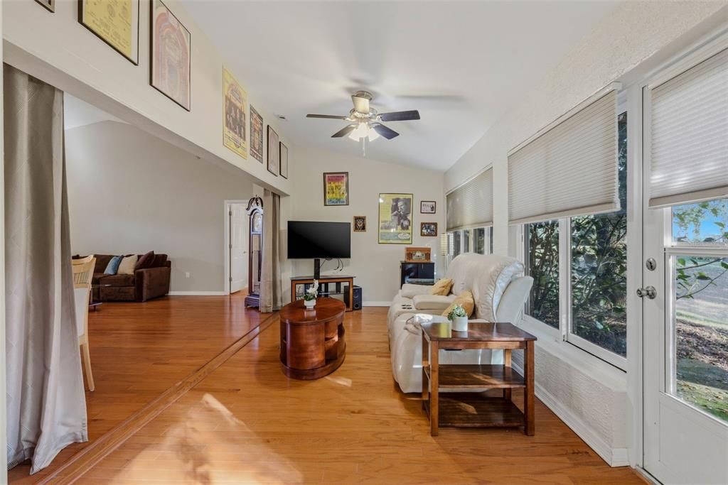 En Venta: $245,000 (2 camas, 2 baños, 1674 Pies cuadrados)