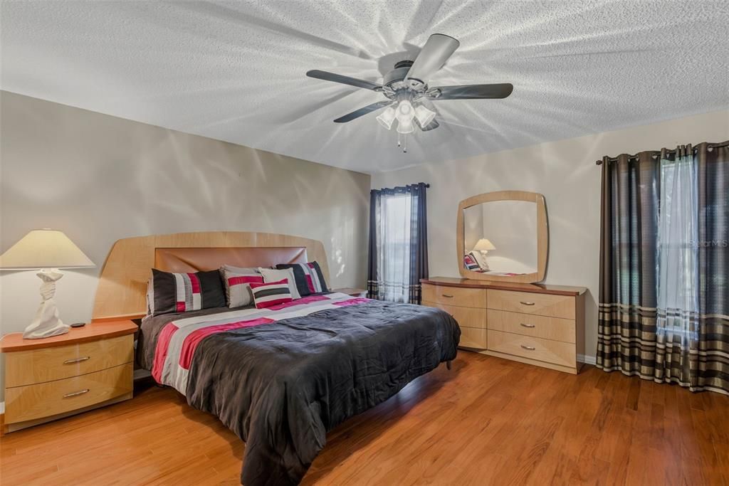 En Venta: $245,000 (2 camas, 2 baños, 1674 Pies cuadrados)