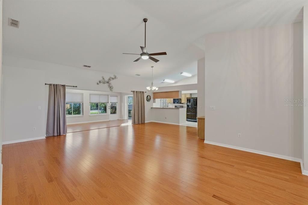 En Venta: $245,000 (2 camas, 2 baños, 1674 Pies cuadrados)