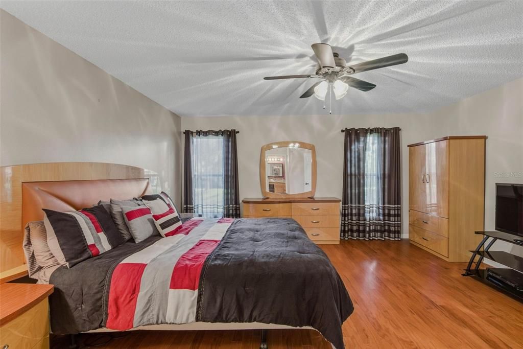 En Venta: $245,000 (2 camas, 2 baños, 1674 Pies cuadrados)