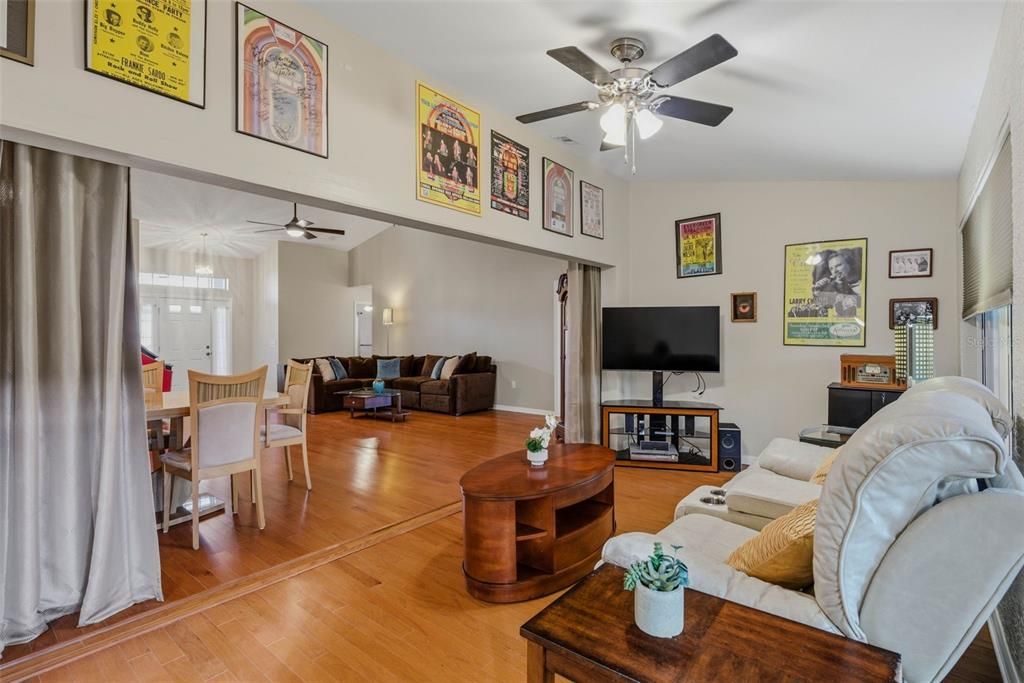 En Venta: $245,000 (2 camas, 2 baños, 1674 Pies cuadrados)