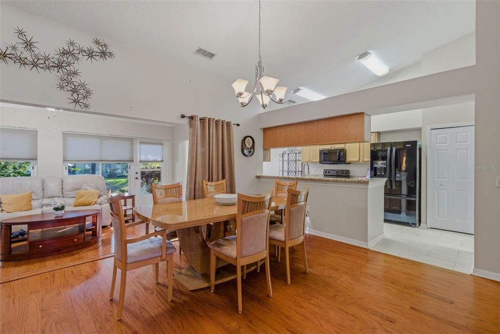 En Venta: $245,000 (2 camas, 2 baños, 1674 Pies cuadrados)