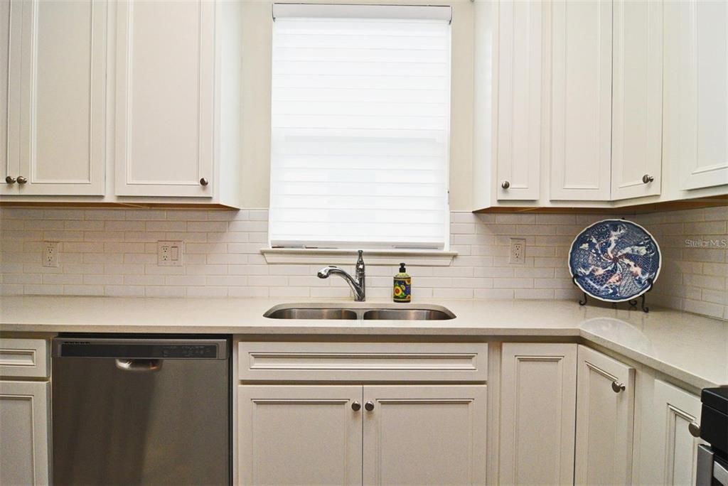 For Sale: $358,980 (2 beds, 2 baths, 1584 Square Feet)