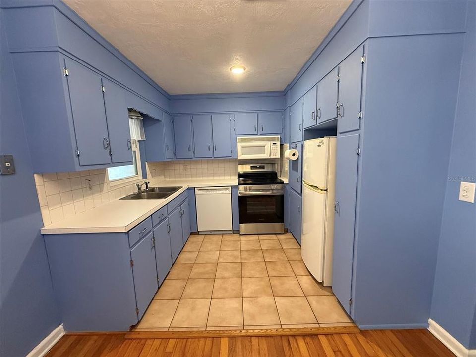For Rent: $1,700 (2 beds, 2 baths, 1110 Square Feet)