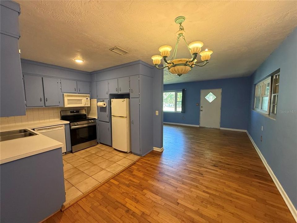 For Rent: $1,700 (2 beds, 2 baths, 1110 Square Feet)