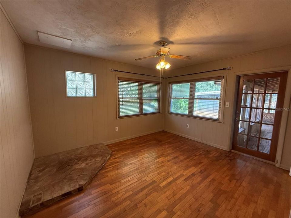 For Rent: $1,700 (2 beds, 2 baths, 1110 Square Feet)