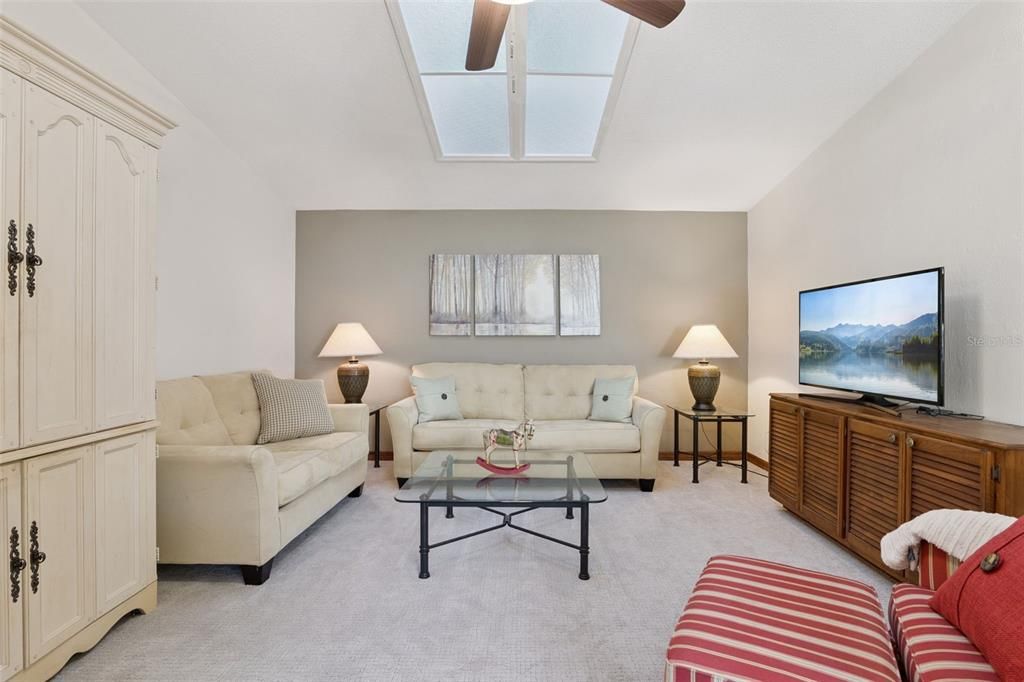 For Sale: $224,500 (2 beds, 2 baths, 1086 Square Feet)