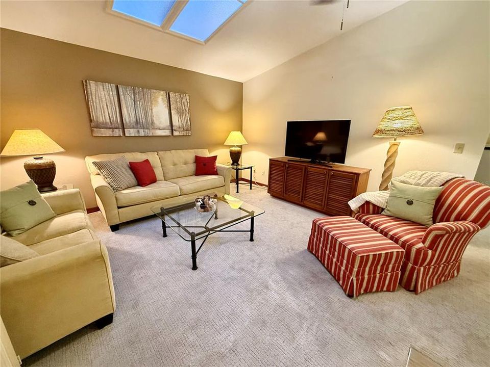 For Sale: $224,500 (2 beds, 2 baths, 1086 Square Feet)