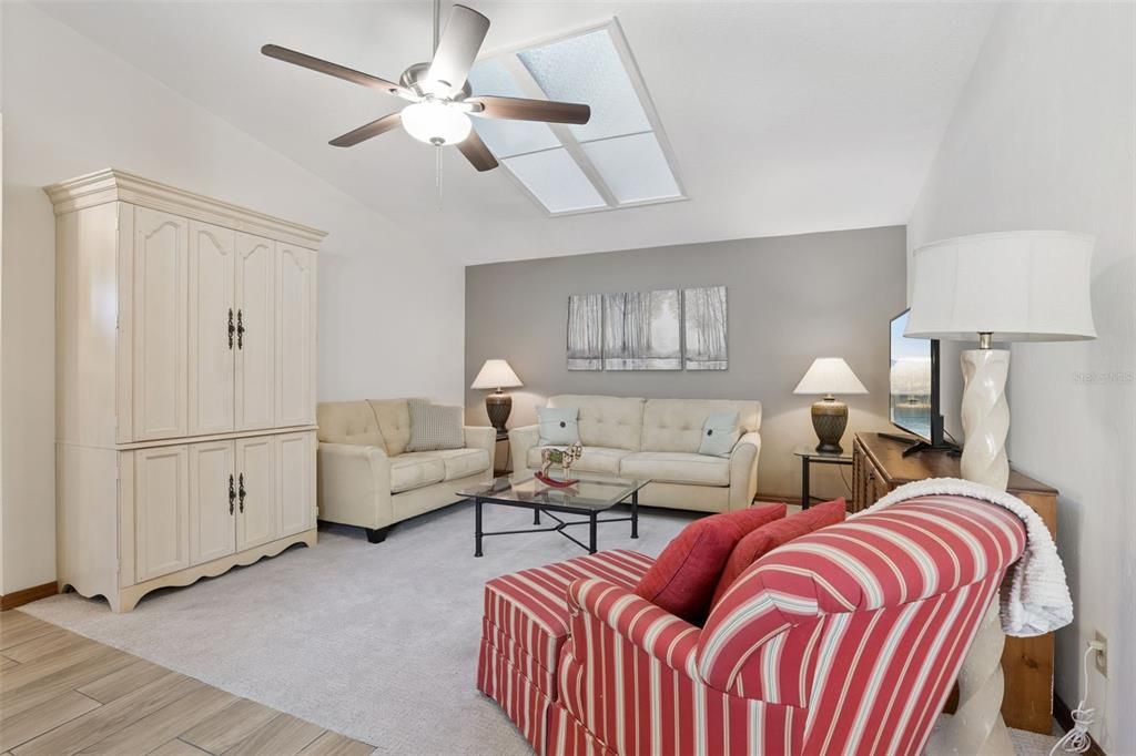 For Sale: $224,500 (2 beds, 2 baths, 1086 Square Feet)