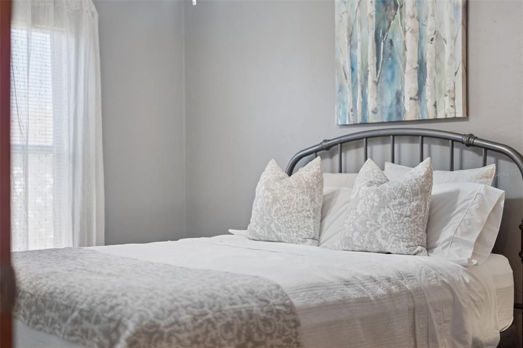 For Sale: $224,500 (2 beds, 2 baths, 1086 Square Feet)