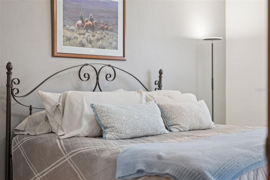 For Sale: $224,500 (2 beds, 2 baths, 1086 Square Feet)