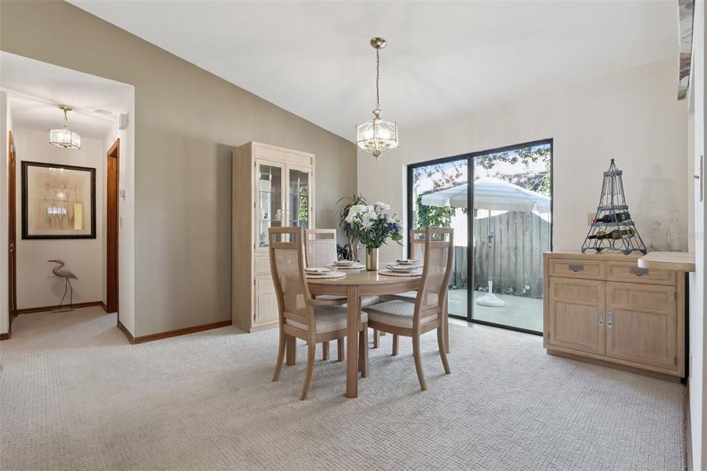 For Sale: $224,500 (2 beds, 2 baths, 1086 Square Feet)