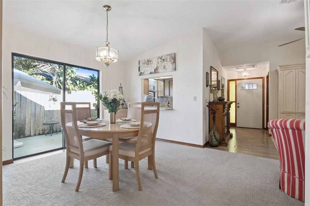 For Sale: $224,500 (2 beds, 2 baths, 1086 Square Feet)