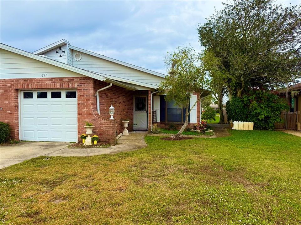 For Sale: $224,500 (2 beds, 2 baths, 1086 Square Feet)