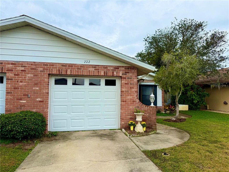 For Sale: $224,500 (2 beds, 2 baths, 1086 Square Feet)