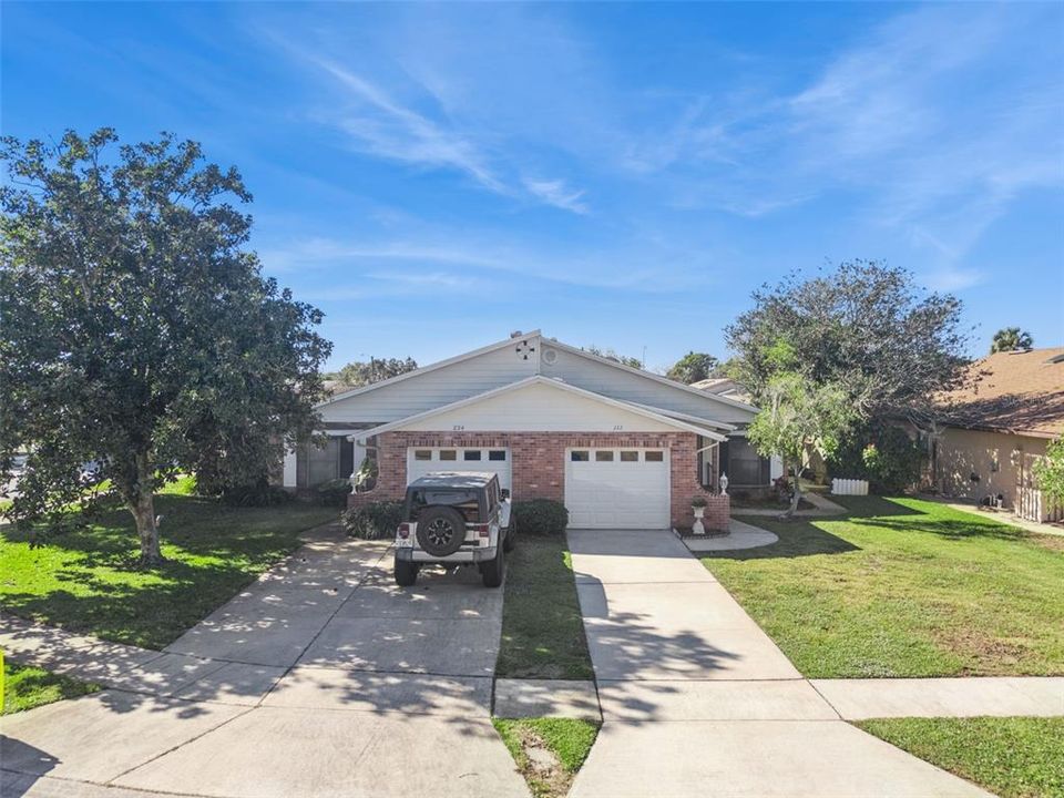 For Sale: $224,500 (2 beds, 2 baths, 1086 Square Feet)