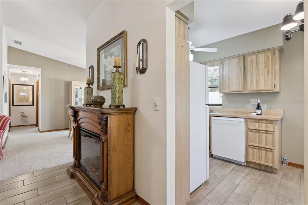 For Sale: $224,500 (2 beds, 2 baths, 1086 Square Feet)