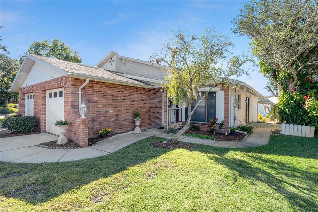 For Sale: $224,500 (2 beds, 2 baths, 1086 Square Feet)