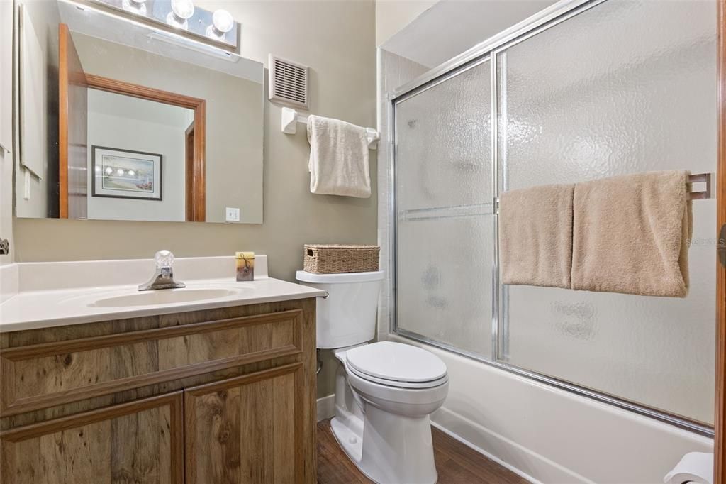 For Sale: $224,500 (2 beds, 2 baths, 1086 Square Feet)