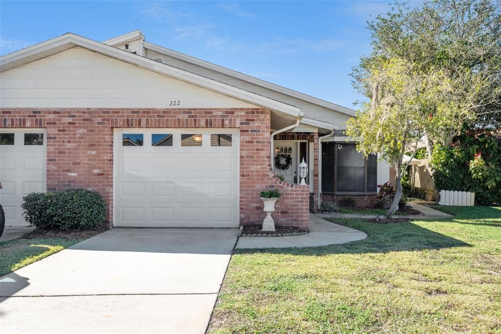 For Sale: $224,500 (2 beds, 2 baths, 1086 Square Feet)