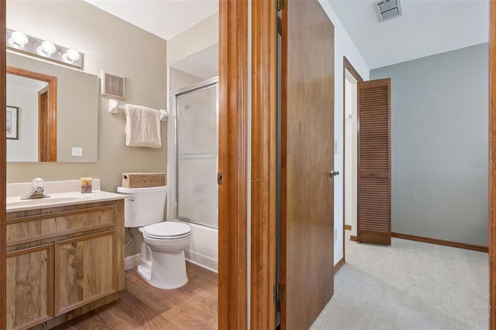 For Sale: $224,500 (2 beds, 2 baths, 1086 Square Feet)