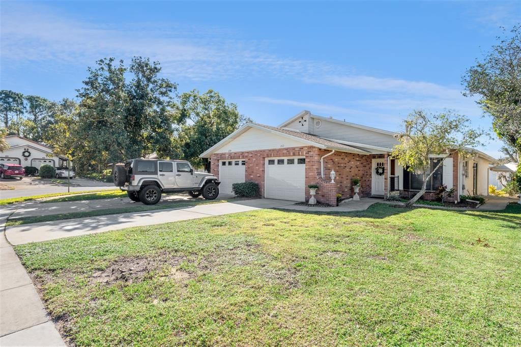 For Sale: $224,500 (2 beds, 2 baths, 1086 Square Feet)