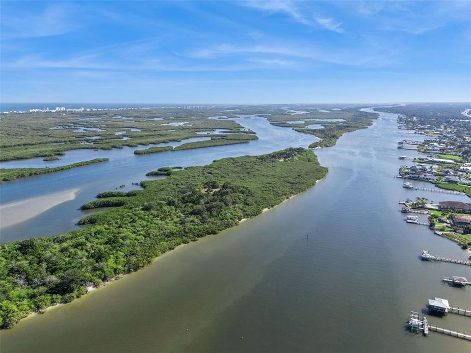 For Sale: $224,500 (2 beds, 2 baths, 1086 Square Feet)