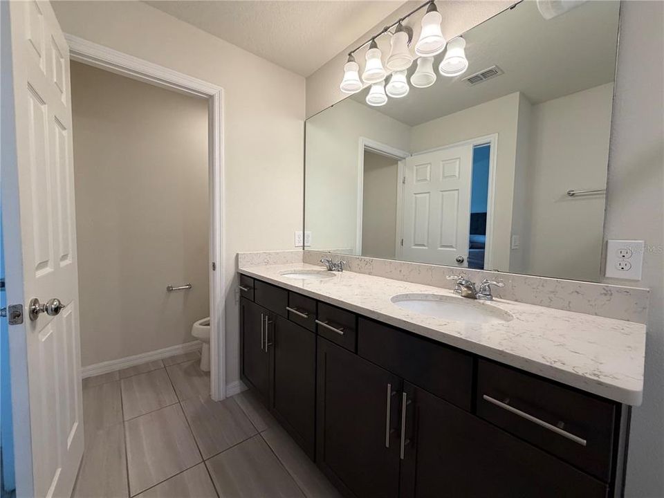 На продажу: $378,000 (2 спален, 2 ванн, 1706 Квадратных фут)