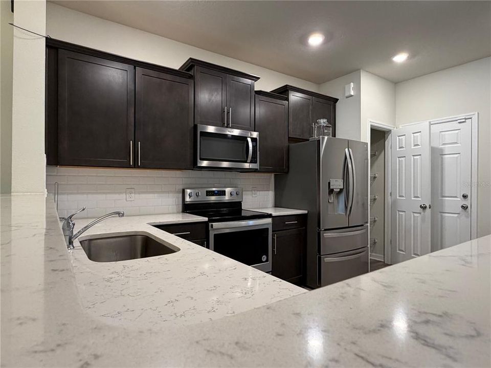 На продажу: $378,000 (2 спален, 2 ванн, 1706 Квадратных фут)