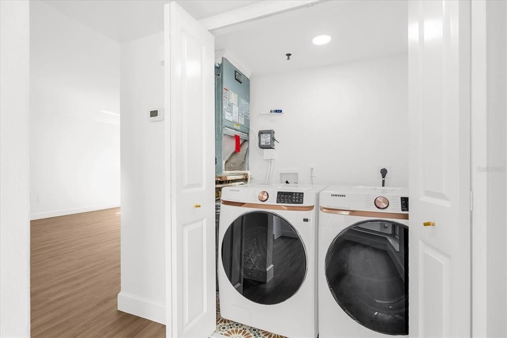 For Sale: $590,000 (2 beds, 2 baths, 1270 Square Feet)