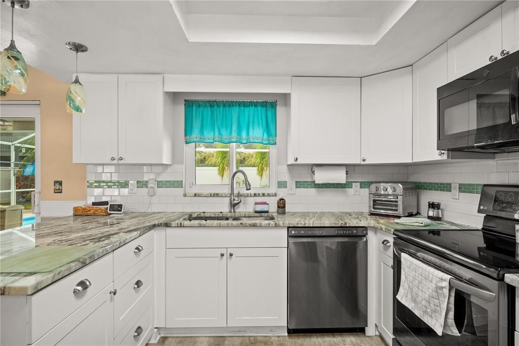 Active With Contract: $399,900 (3 beds, 2 baths, 1164 Square Feet)