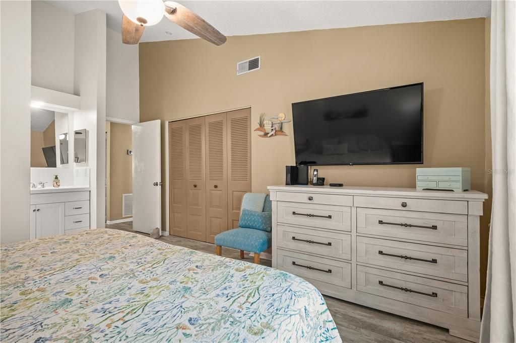 Active With Contract: $399,900 (3 beds, 2 baths, 1164 Square Feet)