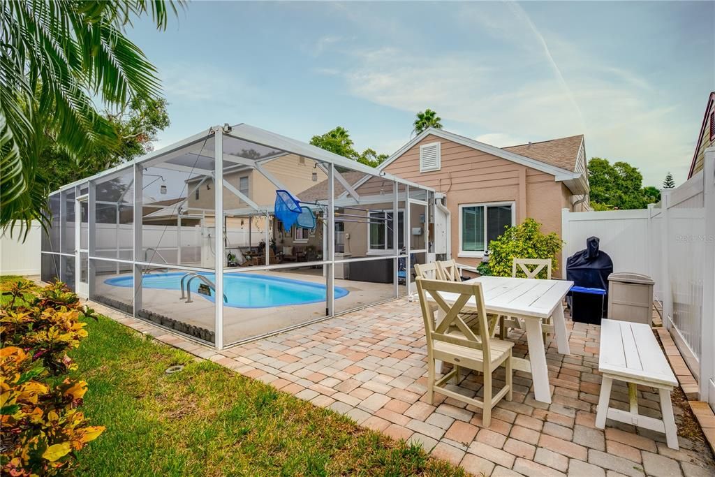 Active With Contract: $399,900 (3 beds, 2 baths, 1164 Square Feet)