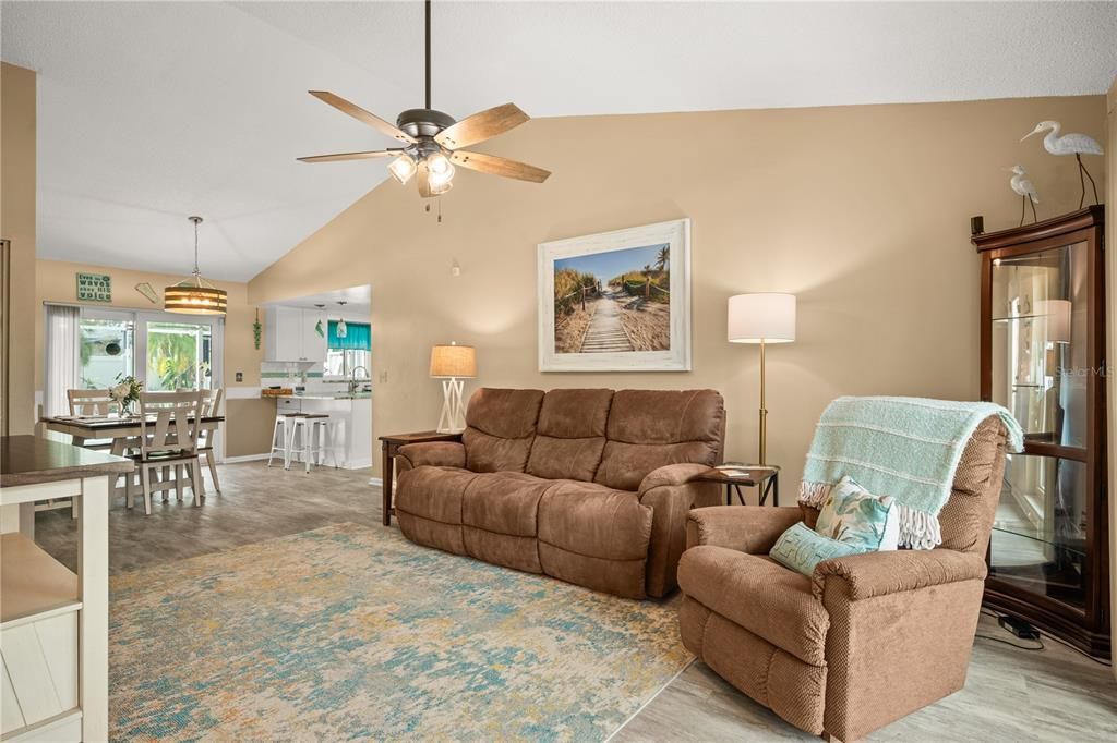Active With Contract: $399,900 (3 beds, 2 baths, 1164 Square Feet)