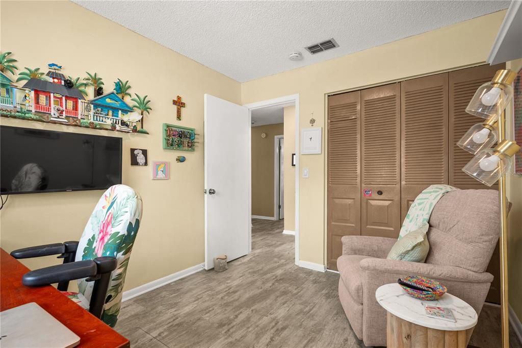 Active With Contract: $399,900 (3 beds, 2 baths, 1164 Square Feet)