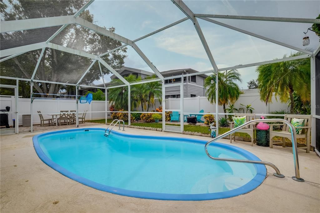 Active With Contract: $399,900 (3 beds, 2 baths, 1164 Square Feet)