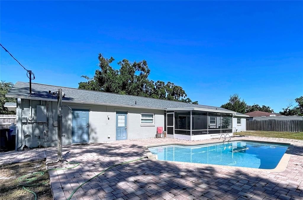 For Sale: $599,000 (5 beds, 3 baths, 2261 Square Feet)