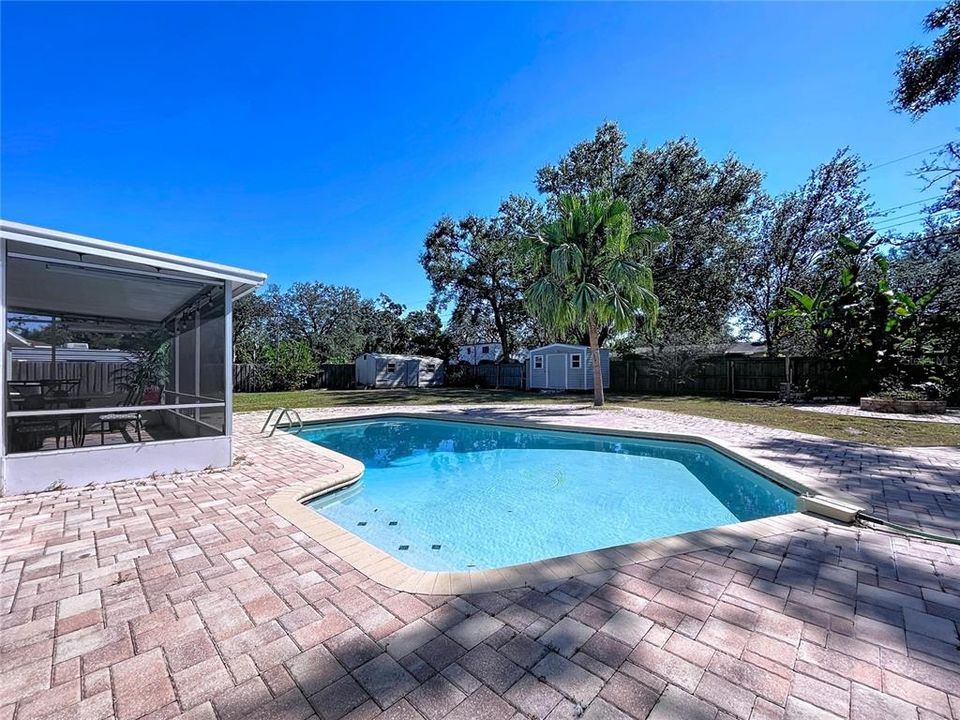 For Sale: $599,000 (5 beds, 3 baths, 2261 Square Feet)