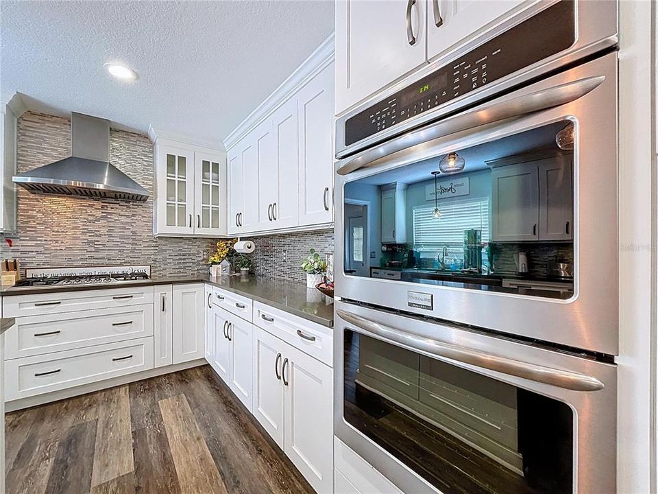 For Sale: $599,000 (5 beds, 3 baths, 2261 Square Feet)