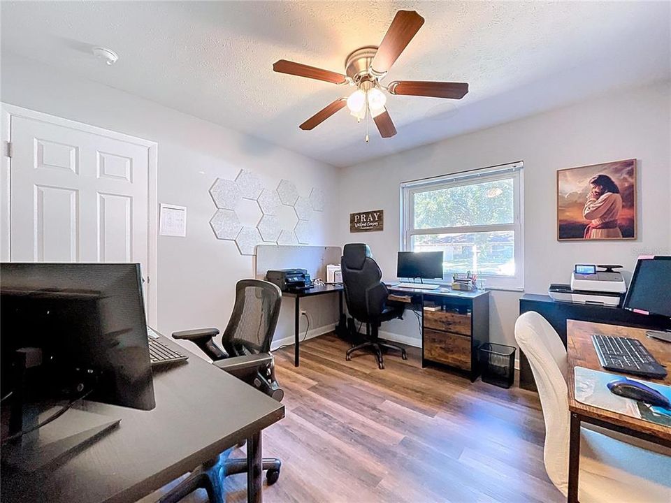 For Sale: $599,000 (5 beds, 3 baths, 2261 Square Feet)