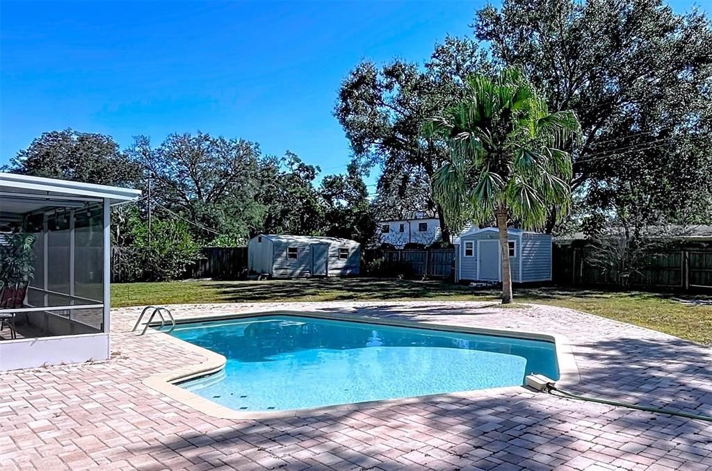 For Sale: $599,000 (5 beds, 3 baths, 2261 Square Feet)