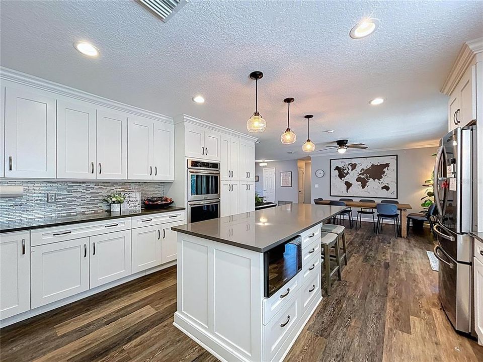 For Sale: $599,000 (5 beds, 3 baths, 2261 Square Feet)