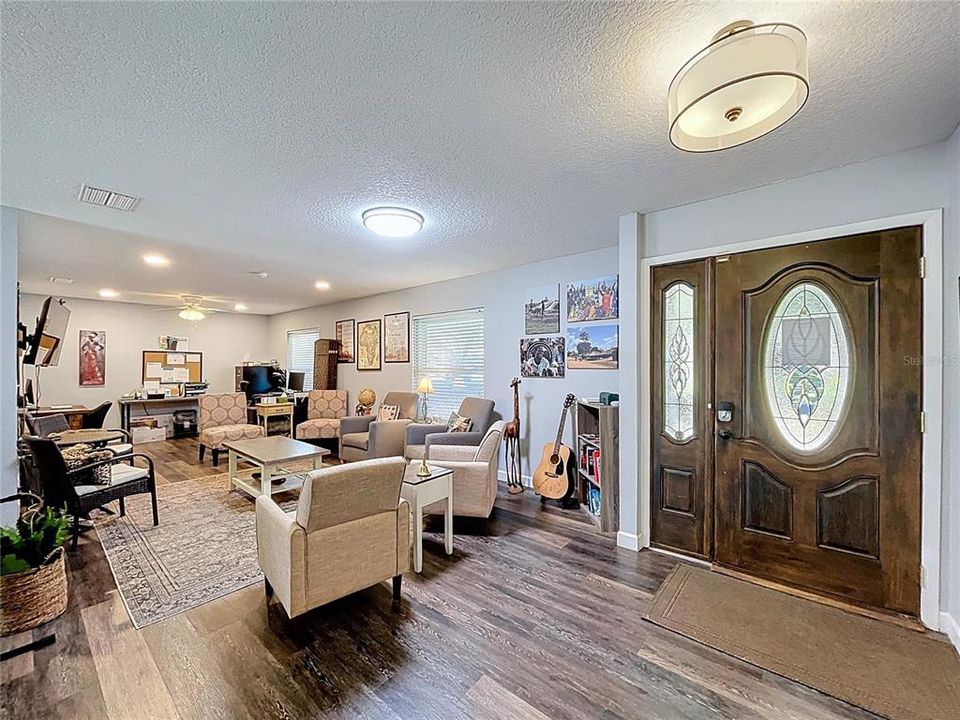 For Sale: $599,000 (5 beds, 3 baths, 2261 Square Feet)