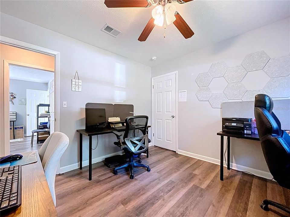 For Sale: $599,000 (5 beds, 3 baths, 2261 Square Feet)