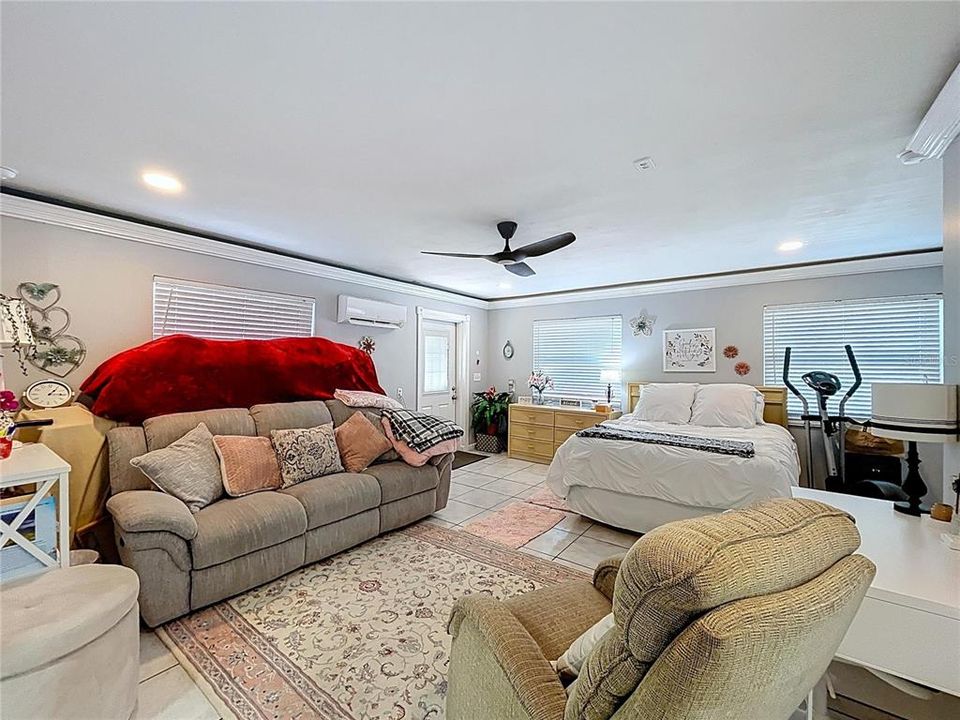 For Sale: $599,000 (5 beds, 3 baths, 2261 Square Feet)