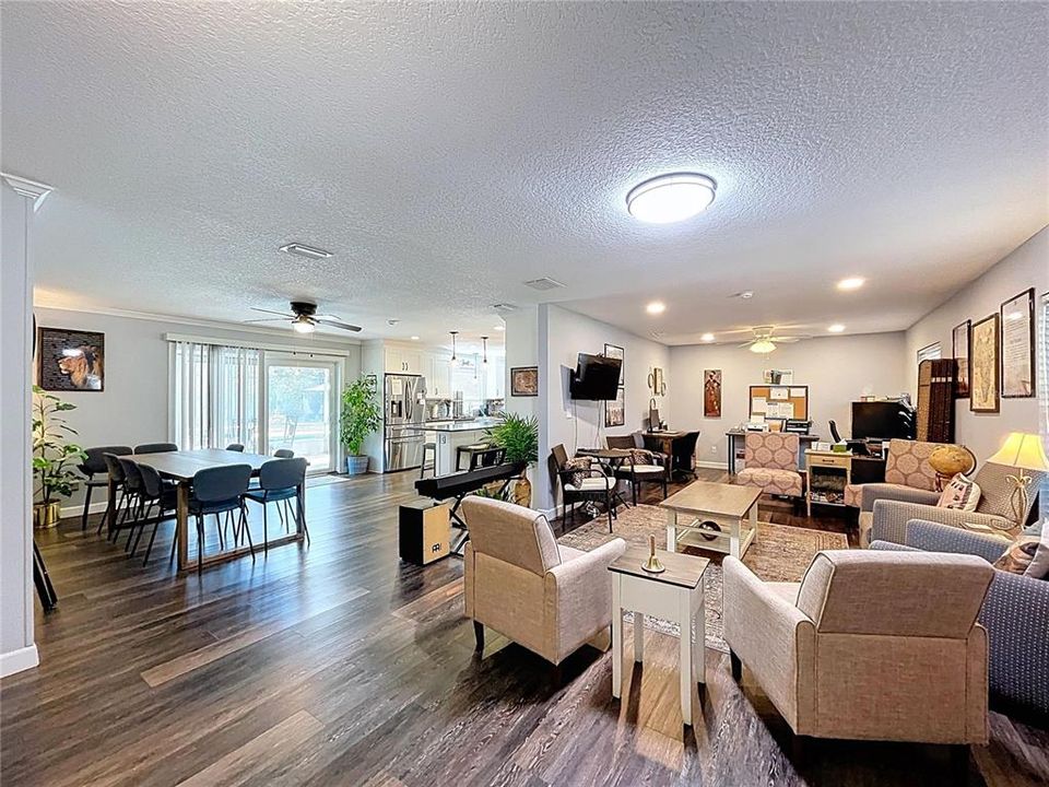 For Sale: $599,000 (5 beds, 3 baths, 2261 Square Feet)