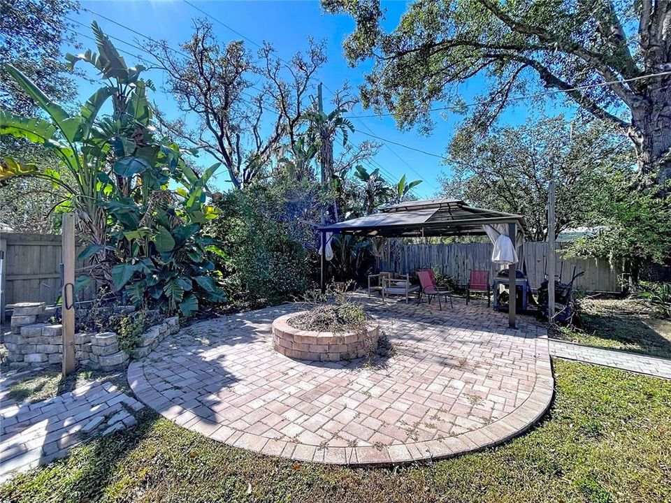 For Sale: $599,000 (5 beds, 3 baths, 2261 Square Feet)