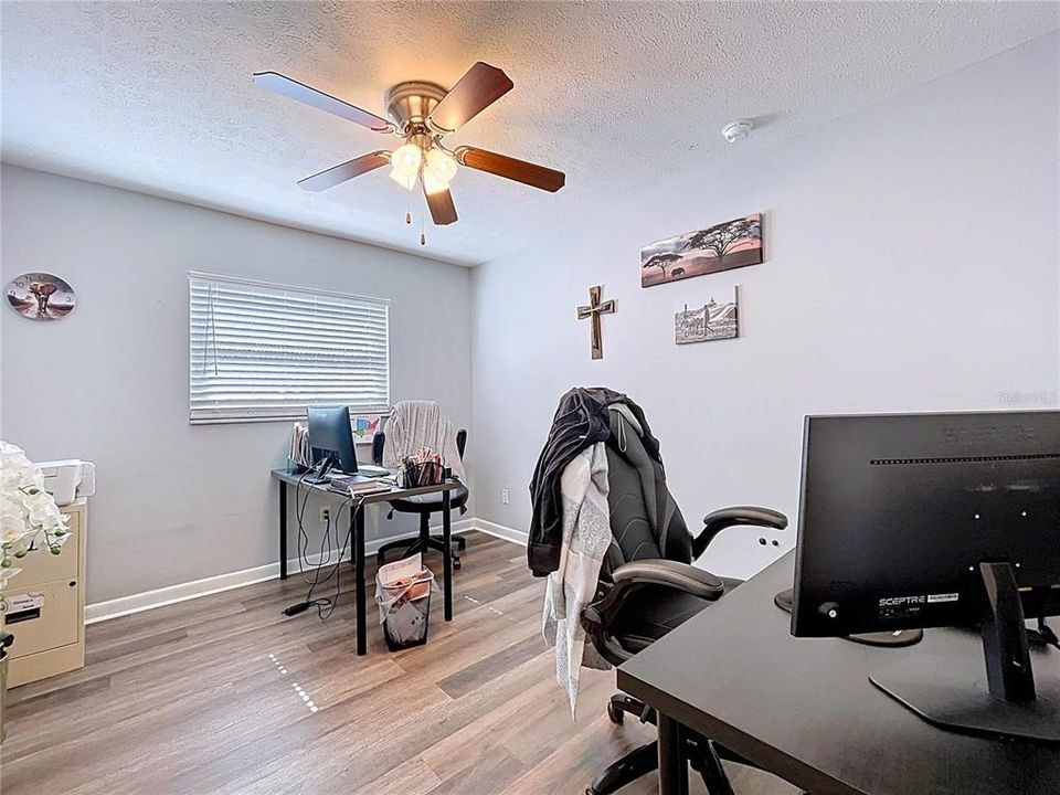 For Sale: $599,000 (5 beds, 3 baths, 2261 Square Feet)